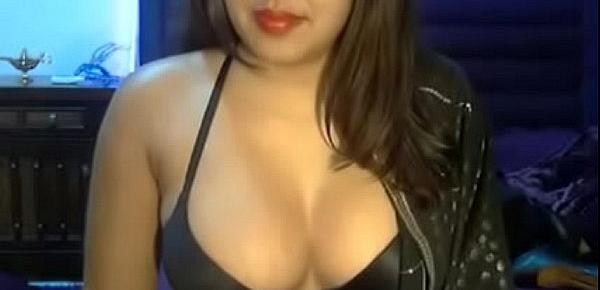  busty indian chick stripping saree on cam fingering